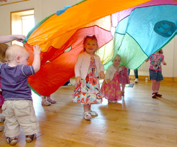 Young children enjoying the parachute at a Sign2Music session. 