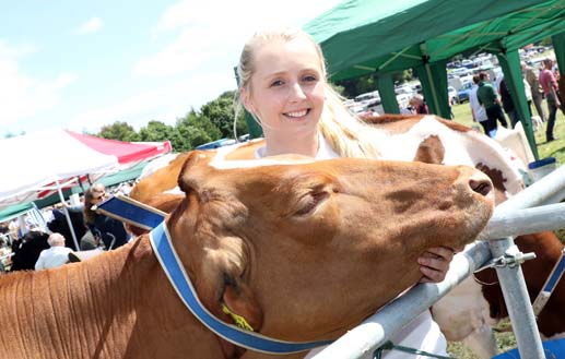 Lauren Kelly with Erie Starlet, a Lausane Red, won the Senior Handler and was reserve champion.